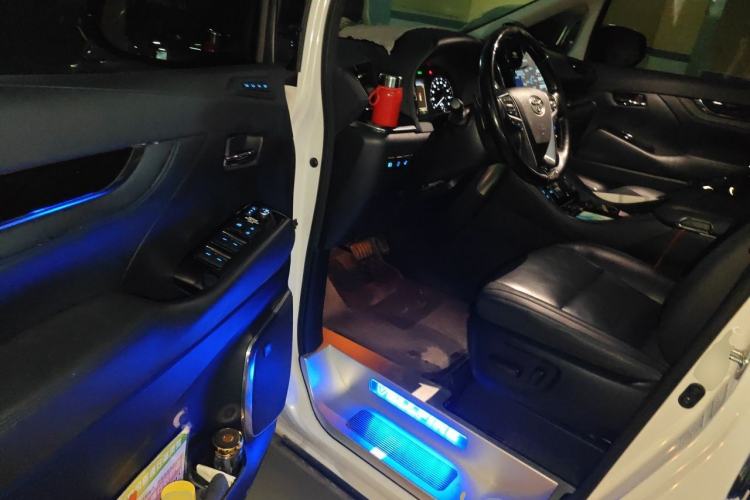 Used Toyota Vellfire 2023 Crown Dual-Engine 2.5L HV Luxury Edition Driver Seat