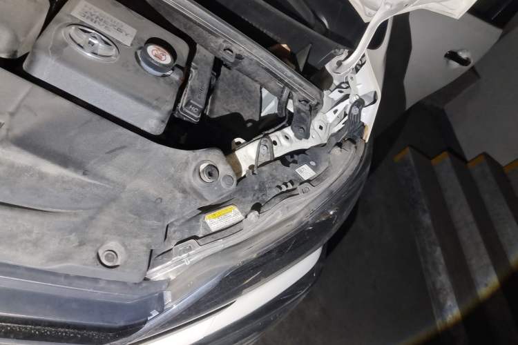 Used Toyota Vellfire 2023 Crown Dual-Engine 2.5L HV Prestige Edition Engine Bay Left