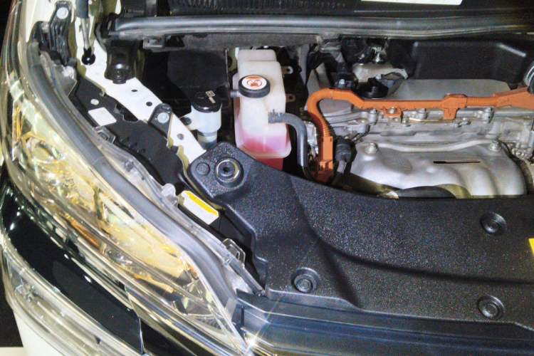 Used Toyota Vellfire 2023 Crown Dual-Engine 2.5L HV Luxury Edition Engine Bay Right