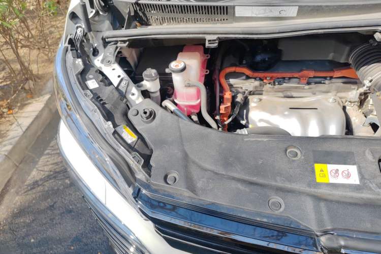 Used Toyota Vellfire 2023 Crown Dual-Engine 2.5L HV Ultimate Edition Engine Bay Right