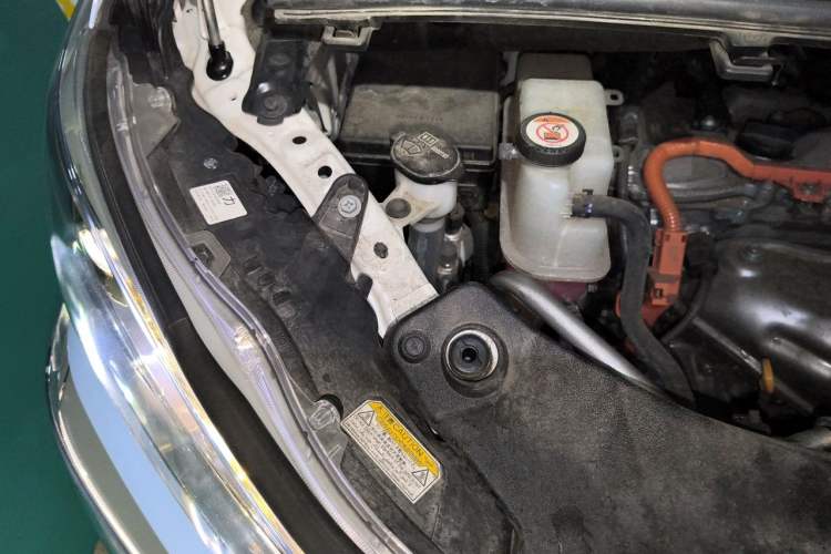 Used Toyota Vellfire 2023 Crown Dual-Engine 2.5L HV Luxury Edition Engine Bay Right