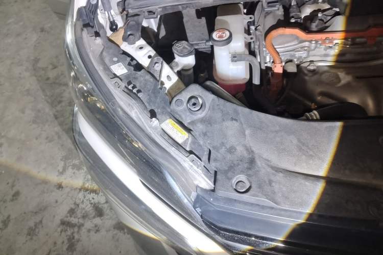 Used Toyota Vellfire 2023 Crown Dual-Engine 2.5L HV Prestige Edition Engine Bay Right