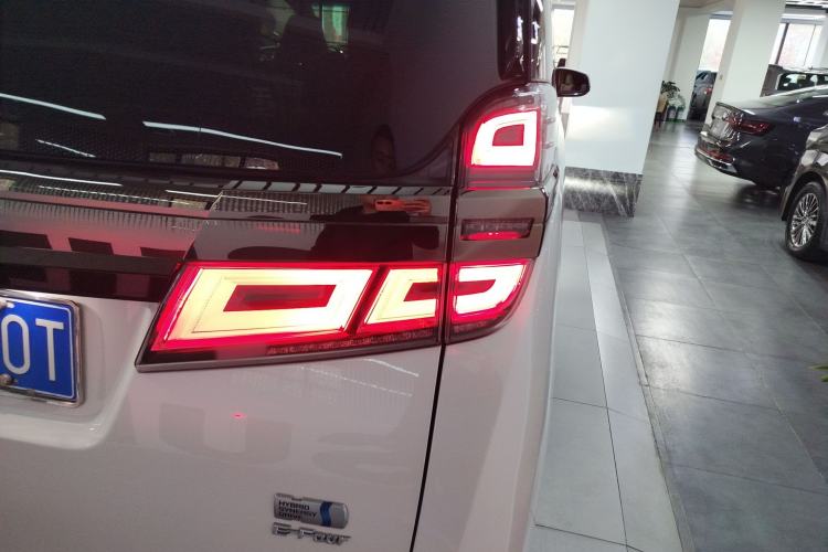 Used Toyota Vellfire 2023 Crown Dual-Engine 2.5L HV Ultimate Edition Exterior 2