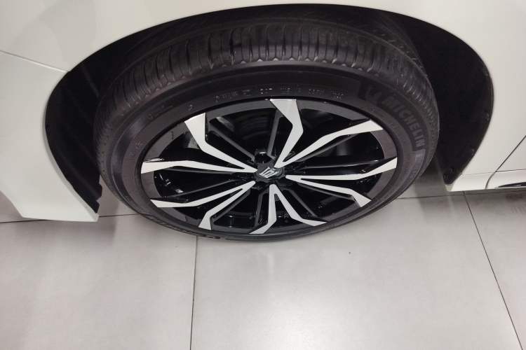 Used Toyota Vellfire 2023 Crown Dual-Engine 2.5L HV Ultimate Edition Exterior 3