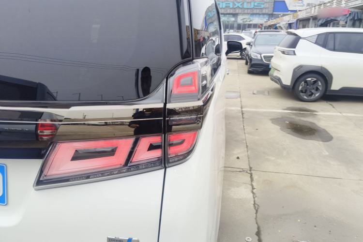 Used Toyota Vellfire 2023 Crown Dual-Engine 2.5L HV Luxury Edition Exterior 3