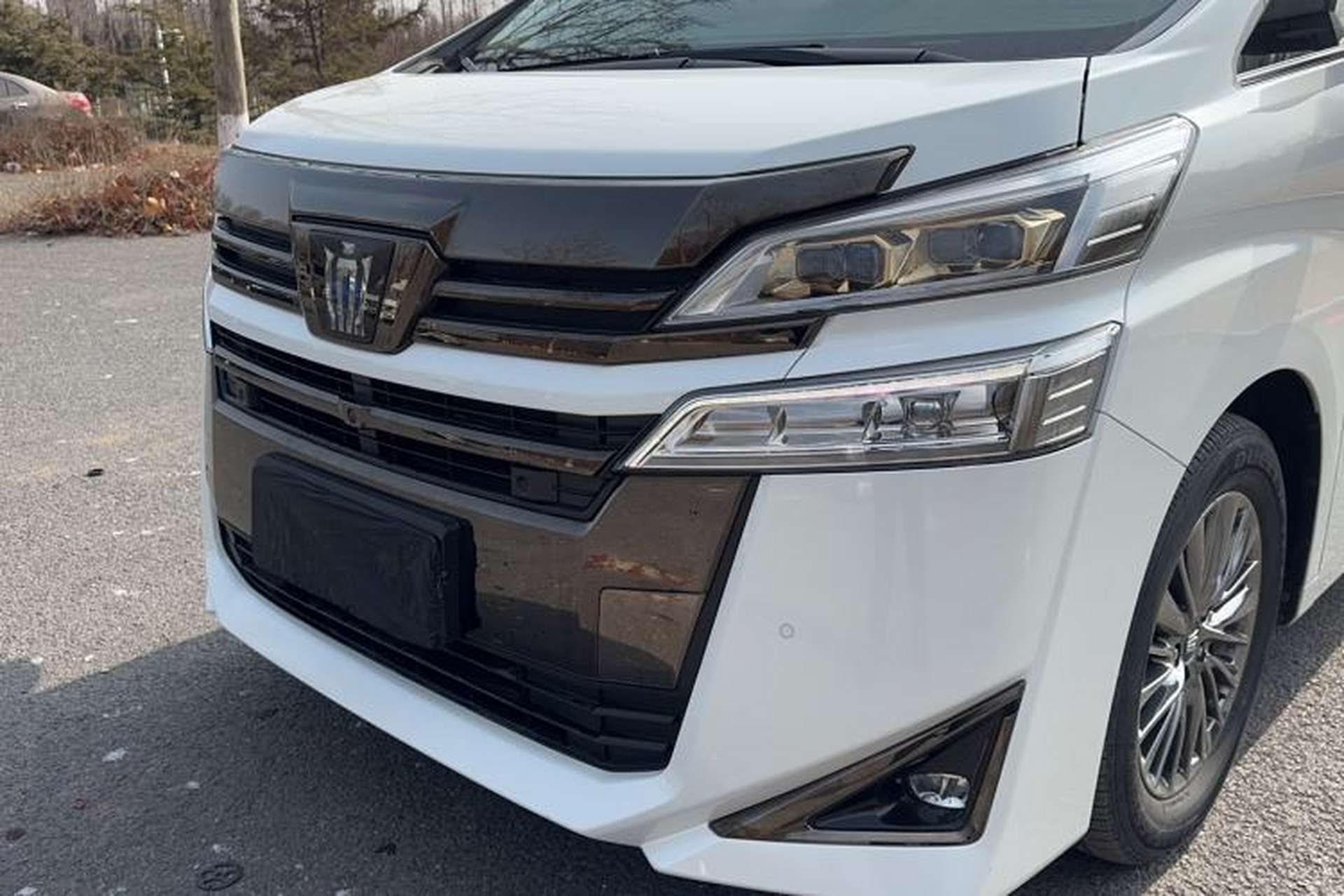 Used Toyota Vellfire 2023 Crown Dual-Engine 2.5L HV Prestige Edition Exterior 4