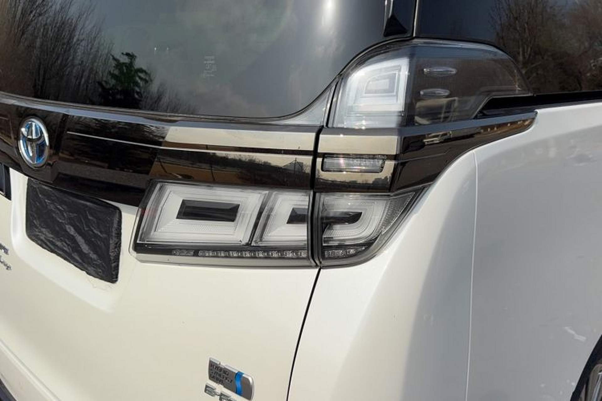 Used Toyota Vellfire 2023 Crown Dual-Engine 2.5L HV Prestige Edition Exterior 7