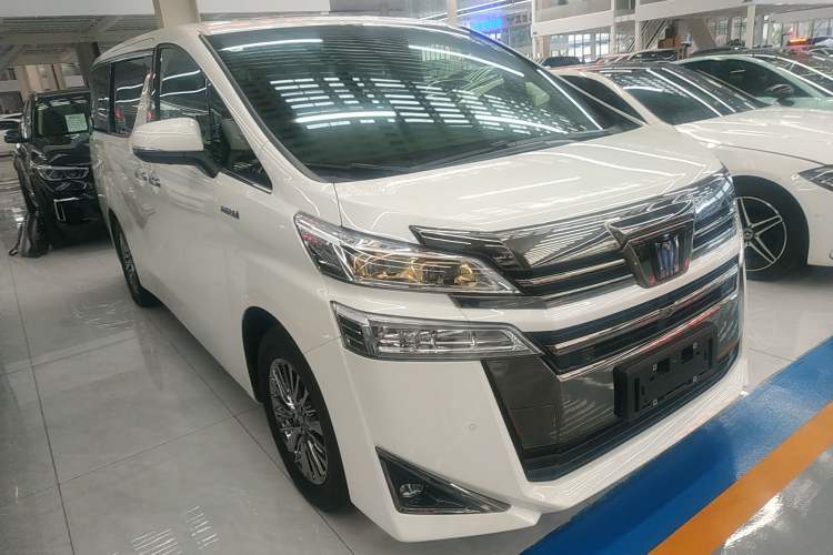 Used Toyota Vellfire 2023 Crown Dual-Engine 2.5L HV Luxury Edition Front Right 45 Deg
