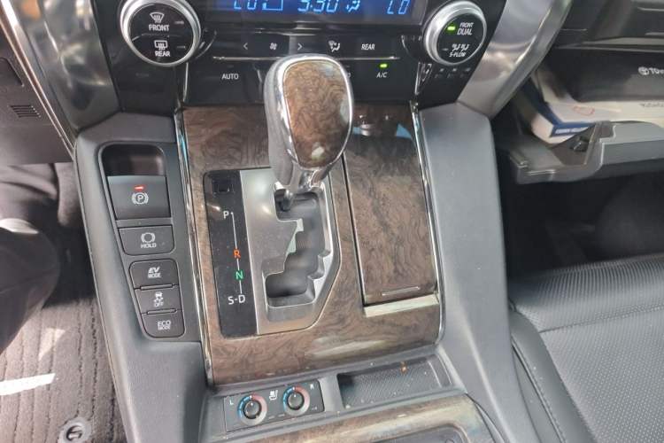 Used Toyota Vellfire 2023 Crown Dual-Engine 2.5L HV Prestige Edition Gear Lever