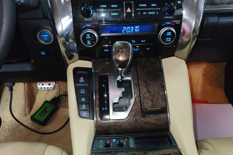 Used Toyota Vellfire 2023 Crown Dual-Engine 2.5L HV Ultimate Edition Gear Lever
