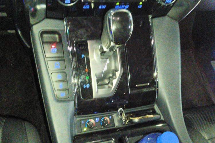 Used Toyota Vellfire 2023 Crown Dual-Engine 2.5L HV Luxury Edition Gear Lever