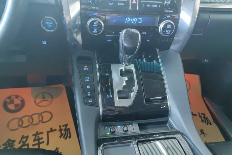 Used Toyota Vellfire 2023 Crown Dual-Engine 2.5L HV Luxury Edition Gear Lever