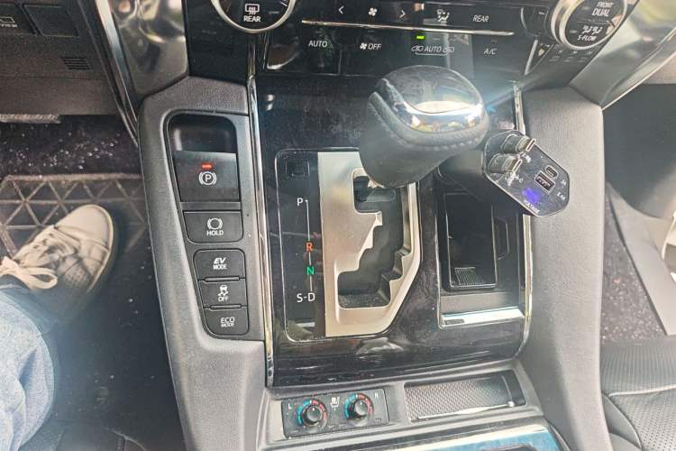 Used Toyota Vellfire 2023 Crown Dual-Engine 2.5L HV Luxury Edition Gear Lever