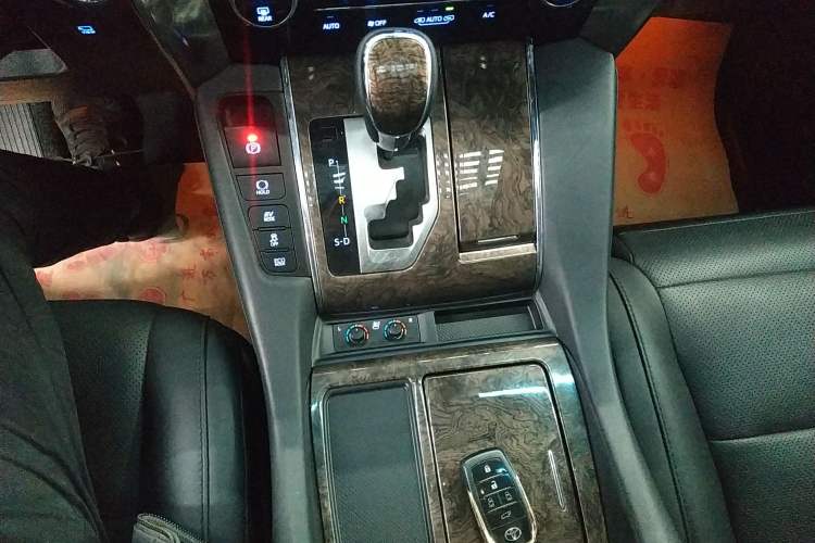 Used Toyota Vellfire 2023 Crown Dual-Engine 2.5L HV Luxury Edition Gear Lever