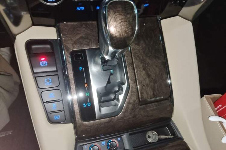 Used Toyota Vellfire 2023 Crown Dual-Engine 2.5L HV Prestige Edition Gear Lever