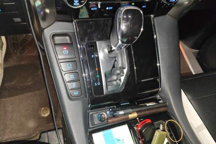 Used Toyota Vellfire 2023 Crown Dual-Engine 2.5L HV Luxury Edition Gear Lever