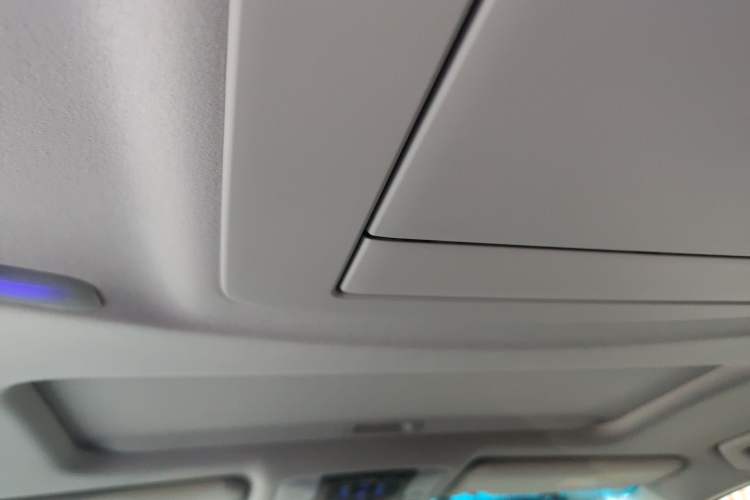 Used Toyota Vellfire 2023 Crown Dual-Engine 2.5L HV Luxury Edition Headliner