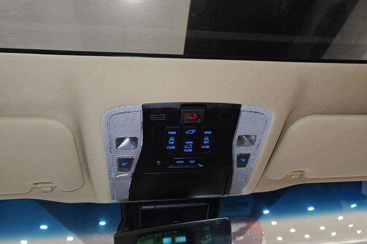 Used Toyota Vellfire 2023 Crown Dual-Engine 2.5L HV Prestige Edition Headliner