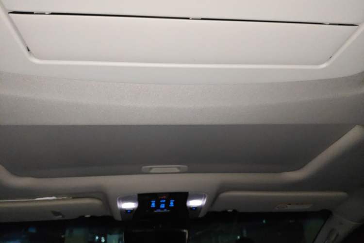 Used Toyota Vellfire 2023 Crown Dual-Engine 2.5L HV Luxury Edition Headliner