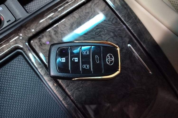 Used Toyota Vellfire 2023 Crown Dual-Engine 2.5L HV Ultimate Edition Interior 1