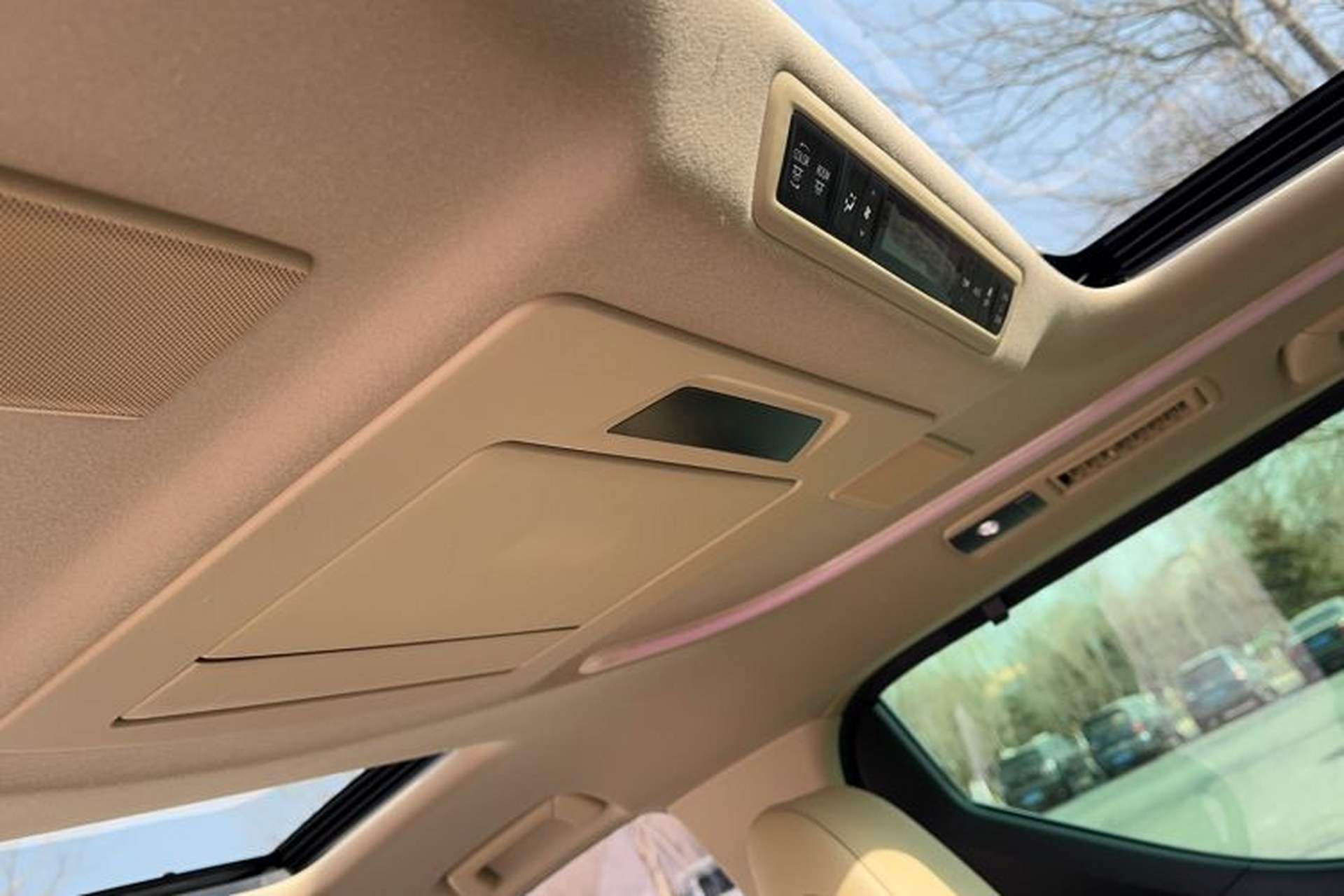 Used Toyota Vellfire 2023 Crown Dual-Engine 2.5L HV Prestige Edition Interior 4