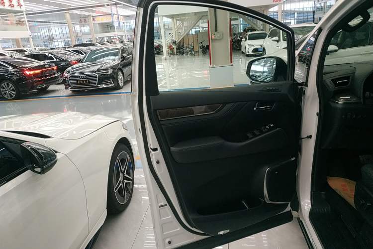 Used Toyota Vellfire 2023 Crown Dual-Engine 2.5L HV Luxury Edition Left Front Door Interior