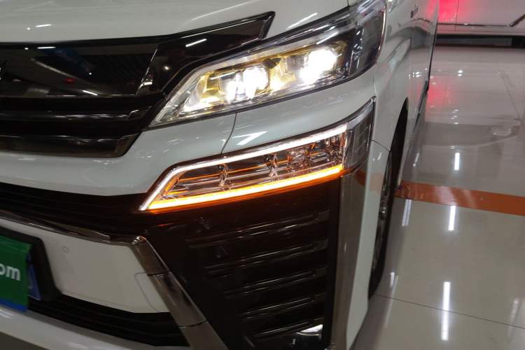 Used Toyota Vellfire 2023 Crown Dual-Engine 2.5L HV Ultimate Edition Left Front Headlight