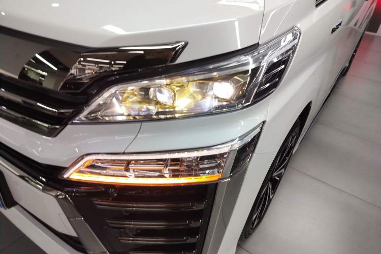 Used Toyota Vellfire 2023 Crown Dual-Engine 2.5L HV Ultimate Edition Left Front Headlight