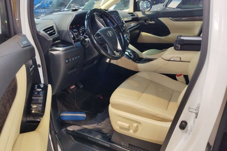 Used Toyota Vellfire 2023 Crown Dual-Engine 2.5L HV Prestige Edition Left Front Seat