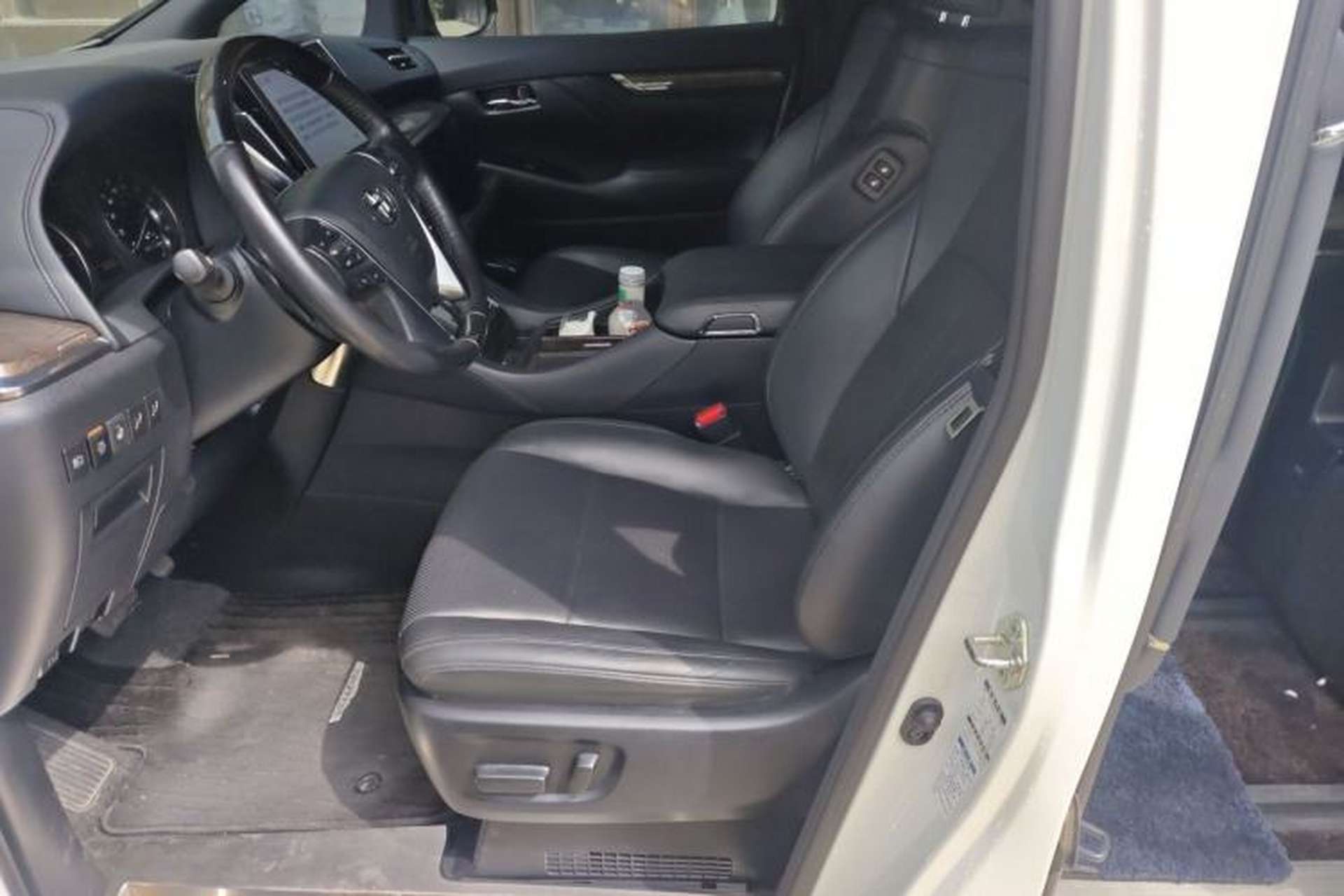Used Toyota Vellfire 2023 Crown Dual-Engine 2.5L HV Prestige Edition Left Front Seat