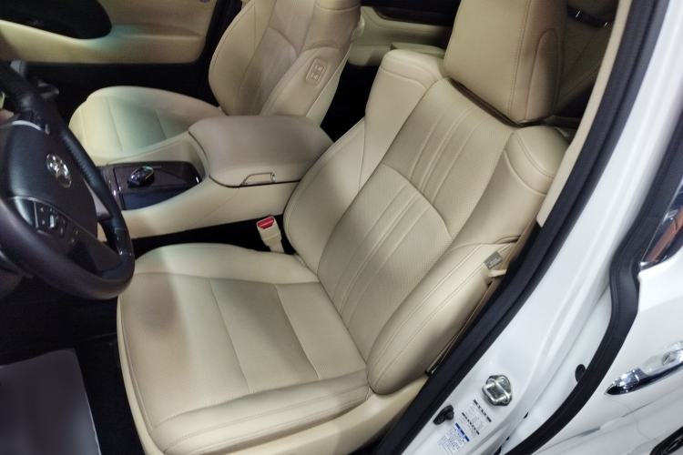 Used Toyota Vellfire 2023 Crown Dual-Engine 2.5L HV Ultimate Edition Left Front Seat