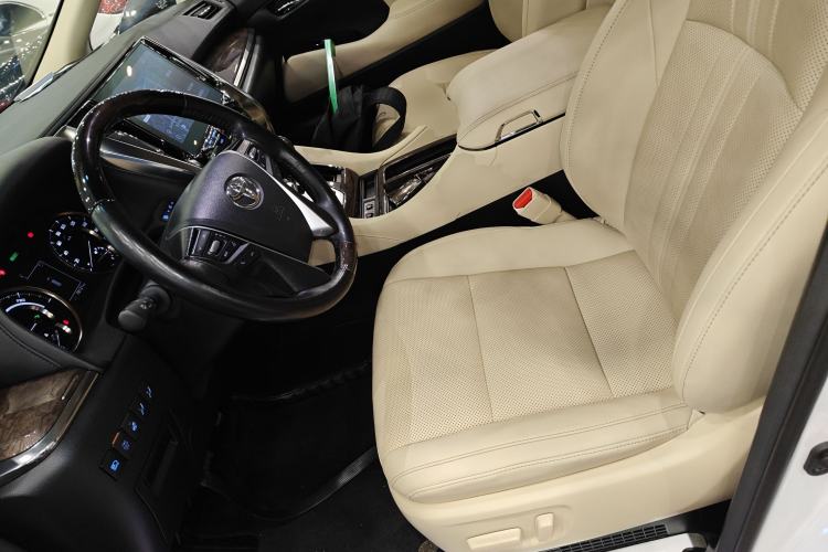 Used Toyota Vellfire 2023 Crown Dual-Engine 2.5L HV Prestige Edition Left Front Seat