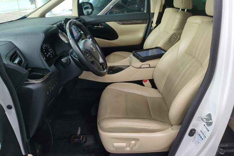 Used Toyota Vellfire 2023 Crown Dual-Engine 2.5L HV Ultimate Edition Left Front Seat