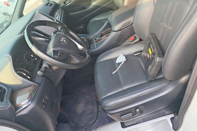 Used Toyota Vellfire 2023 Crown Dual-Engine 2.5L HV Ultimate Edition Left Front Seat