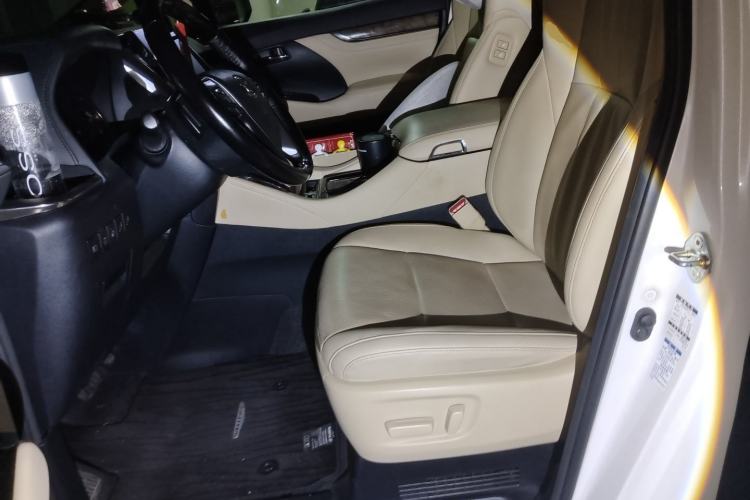 Used Toyota Vellfire 2023 Crown Dual-Engine 2.5L HV Prestige Edition Left Front Seat