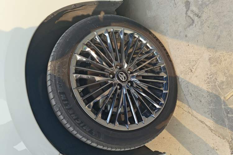 Used Toyota Vellfire 2023 Crown Dual-Engine 2.5L HV Ultimate Edition Left Front Wheel Hub