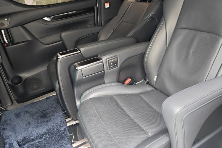Used Toyota Vellfire 2023 Crown Dual-Engine 2.5L HV Luxury Edition Left Rear Seat
