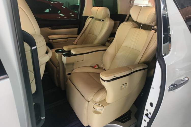Used Toyota Vellfire 2023 Crown Dual-Engine 2.5L HV Prestige Edition Left Rear Seat