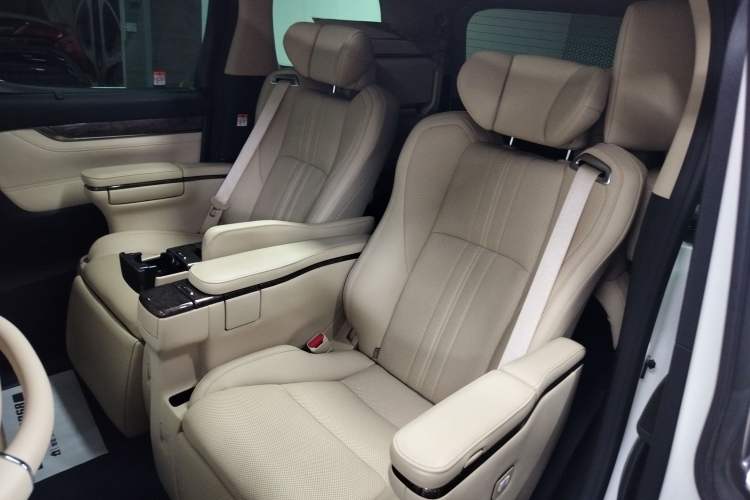 Used Toyota Vellfire 2023 Crown Dual-Engine 2.5L HV Ultimate Edition Left Rear Seat