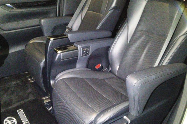 Used Toyota Vellfire 2023 Crown Dual-Engine 2.5L HV Luxury Edition Left Rear Seat