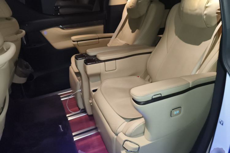 Used Toyota Vellfire 2023 Crown Dual-Engine 2.5L HV Prestige Edition Left Rear Seat