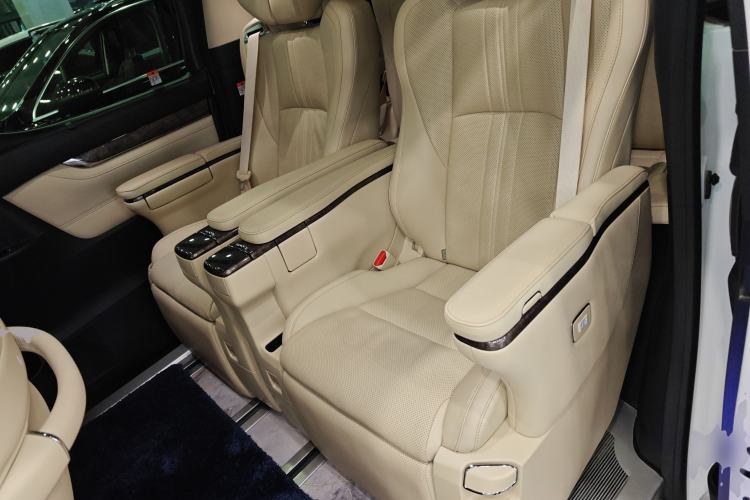 Used Toyota Vellfire 2023 Crown Dual-Engine 2.5L HV Prestige Edition Left Rear Seat