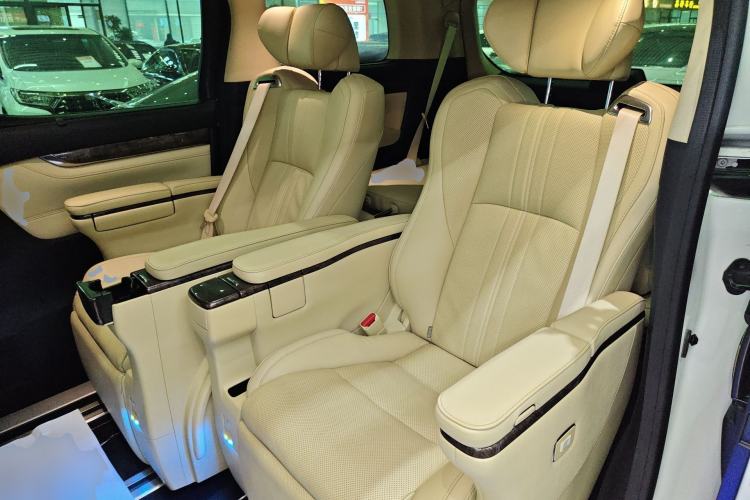 Used Toyota Vellfire 2023 Crown Dual-Engine 2.5L HV Ultimate Edition Left Rear Seat