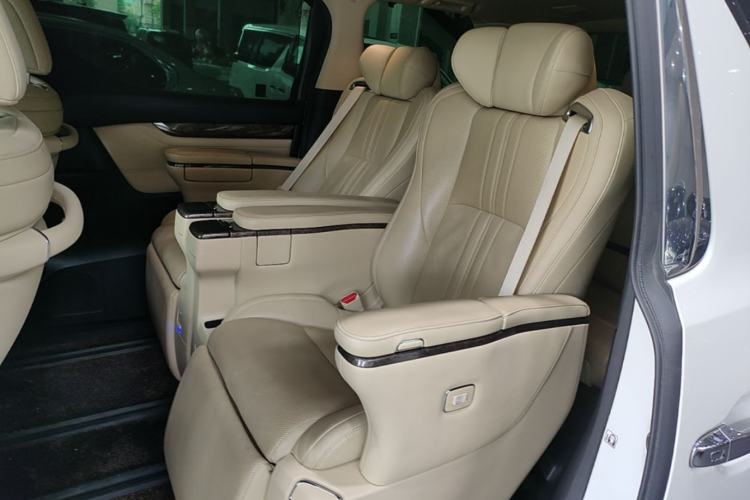 Used Toyota Vellfire 2023 Crown Dual-Engine 2.5L HV Ultimate Edition Left Rear Seat