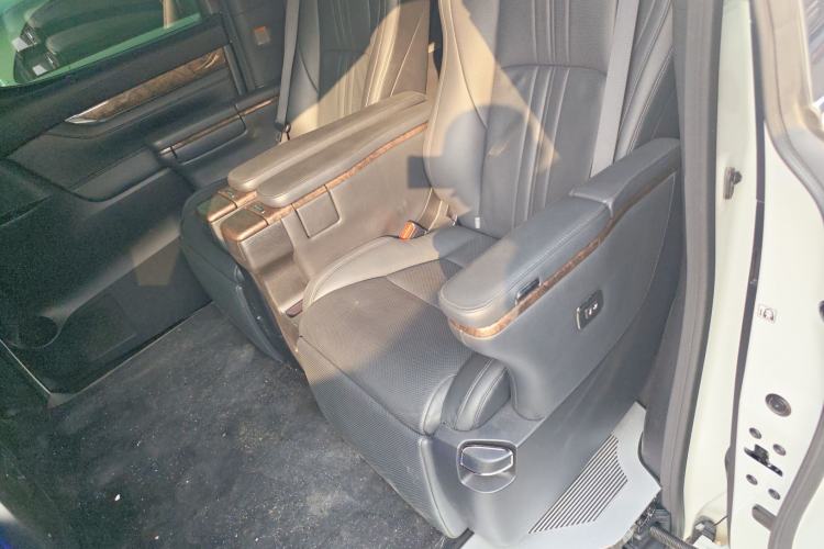 Used Toyota Vellfire 2023 Crown Dual-Engine 2.5L HV Ultimate Edition Left Rear Seat