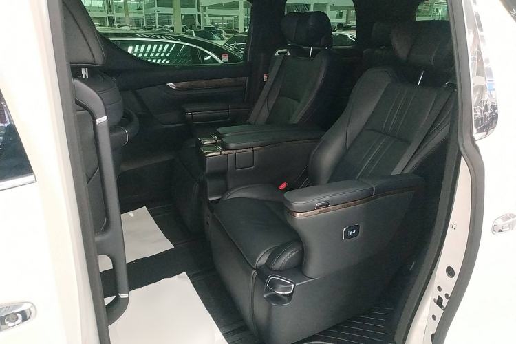 Used Toyota Vellfire 2023 Crown Dual-Engine 2.5L HV Luxury Edition Left Rear Seat