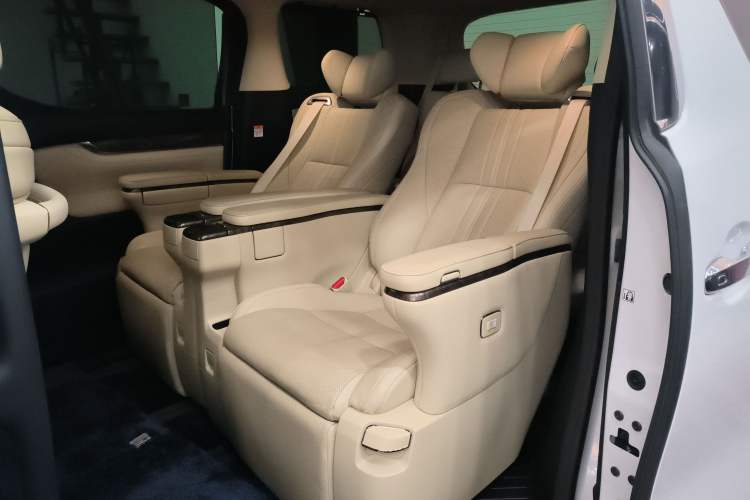 Used Toyota Vellfire 2023 Crown Dual-Engine 2.5L HV Ultimate Edition Left Rear Seat