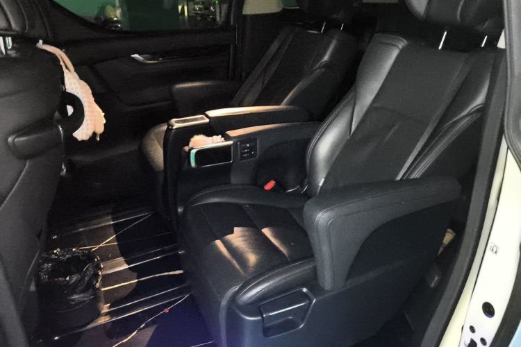 Used Toyota Vellfire 2023 Crown Dual-Engine 2.5L HV Luxury Edition Left Rear Seat