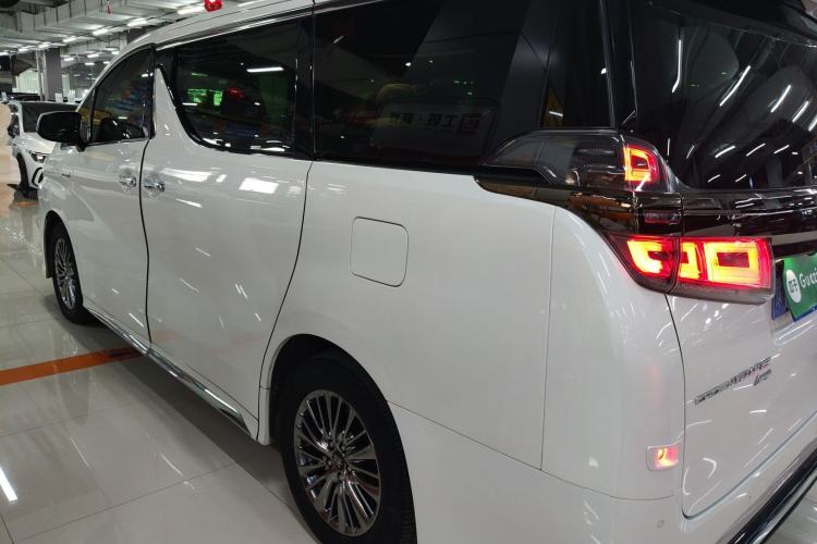 Used Toyota Vellfire 2023 Crown Dual-Engine 2.5L HV Ultimate Edition Left Side