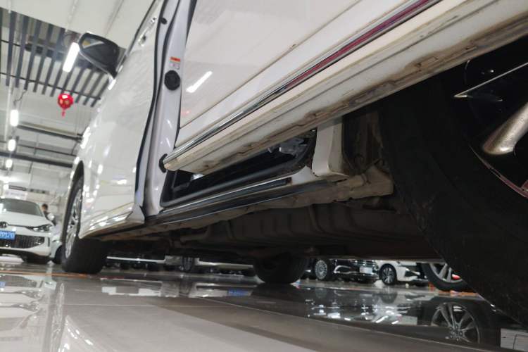 Used Toyota Vellfire 2023 Crown Dual-Engine 2.5L HV Ultimate Edition Left Side Sill